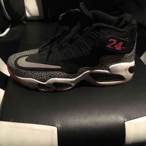 USED AUTHENTIC GRIFFEYS SIZE 10.5